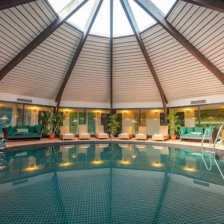 Romantik Landschloss Fasanerie Hotel 4*