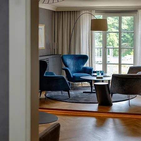 Romantik Landschloss Fasanerie Hotel 4*