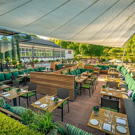 Romantik Landschloss Fasanerie Hotel 4*