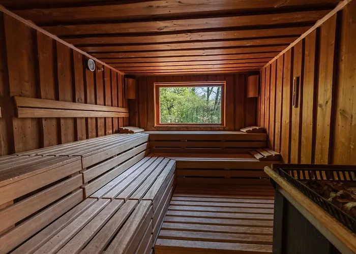 Romantik Landschloss Fasanerie Hotel 4*