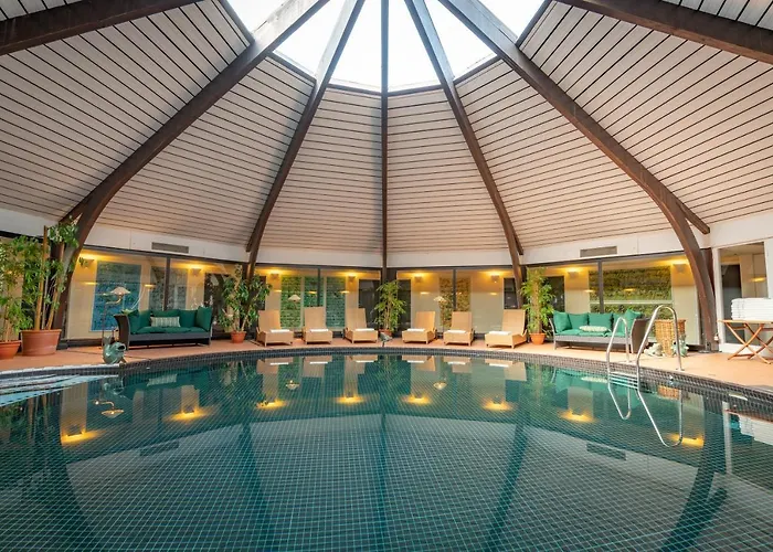 Romantik Landschloss Fasanerie Hotel 4*