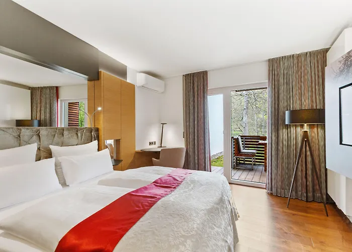 Romantik Landschloss Fasanerie Hotel 4*